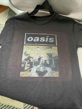 Oasis Black Graphic Tee Kids - size Medium